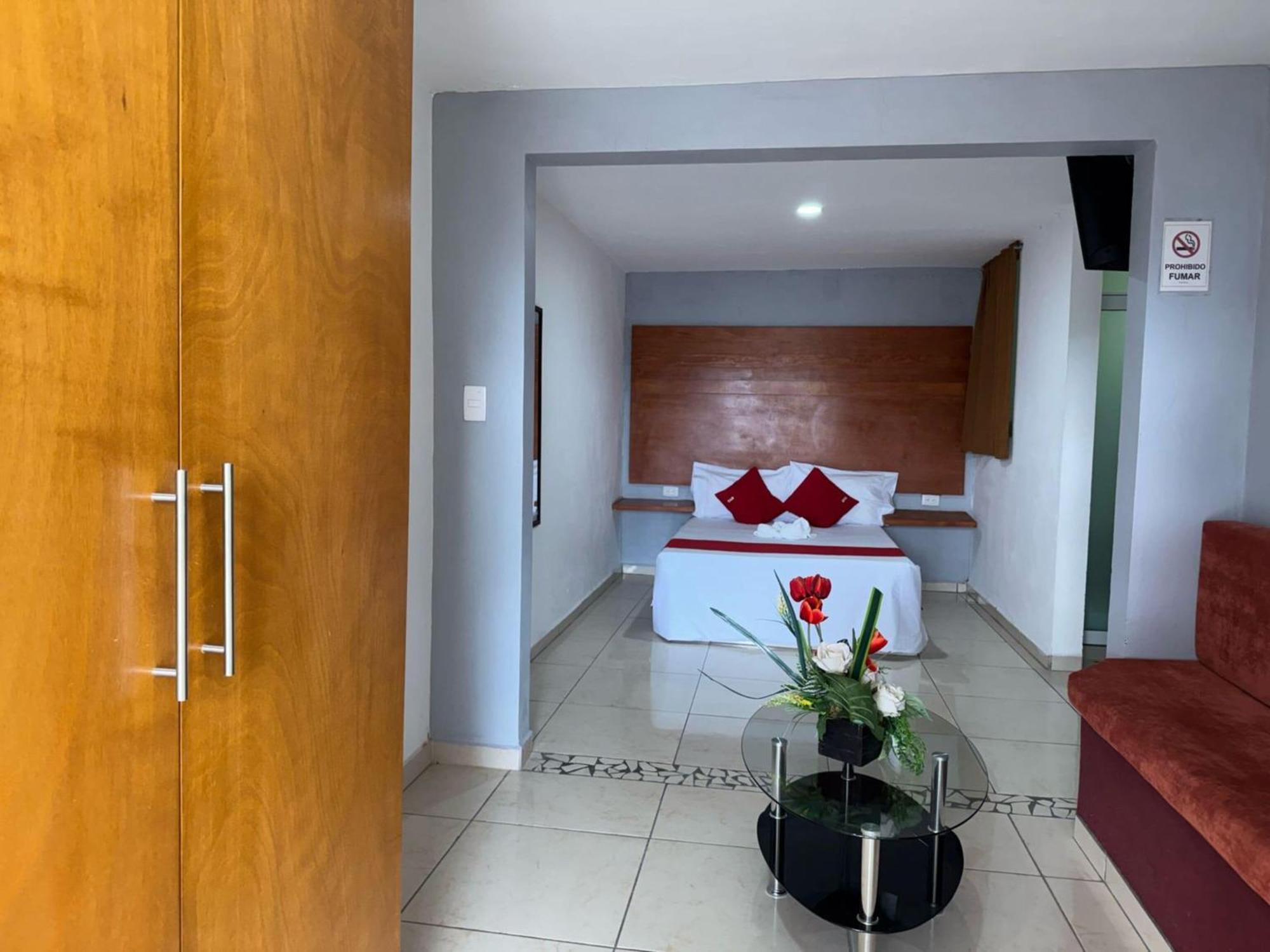 Oyo Hotel Familiar Tollan 촐룰라 외부 사진
