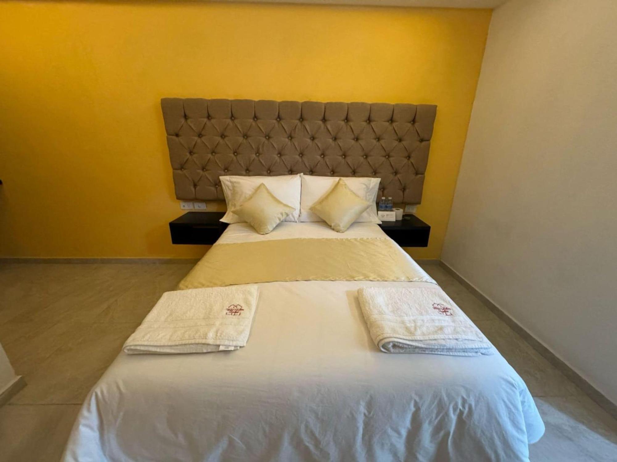 Oyo Hotel Familiar Tollan 촐룰라 외부 사진