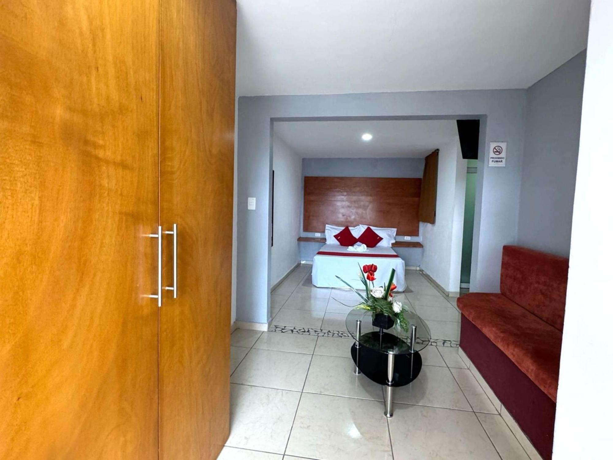 Oyo Hotel Familiar Tollan 촐룰라 외부 사진