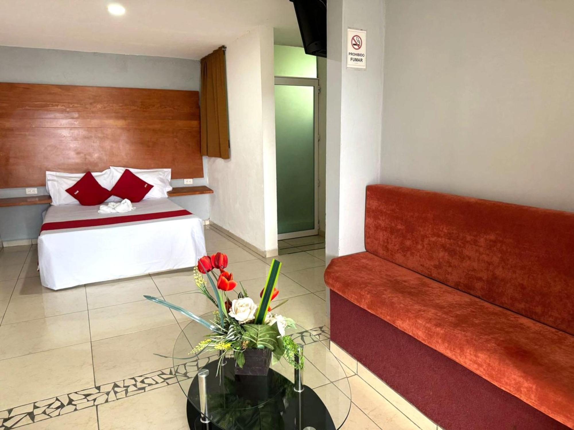 Oyo Hotel Familiar Tollan 촐룰라 외부 사진